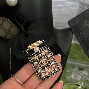 Elegant Gold and Black Perfume Bottle Fashion Pendant